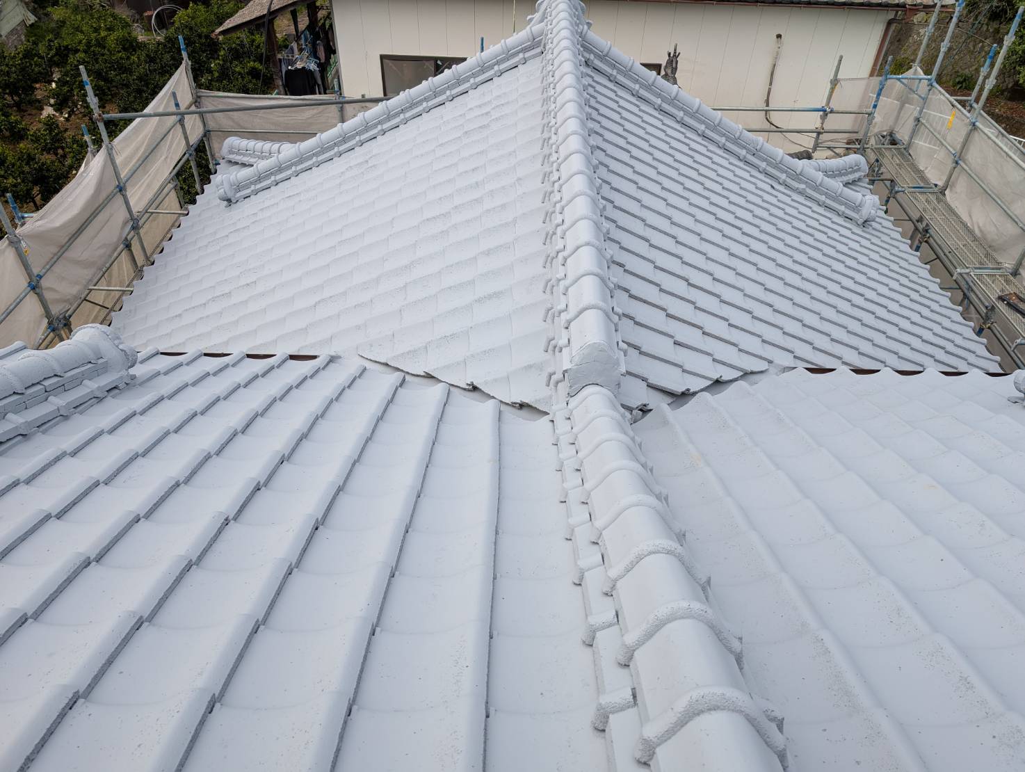 熊本市の屋根塗装 下塗り作業で密着性と防水性を高める工程