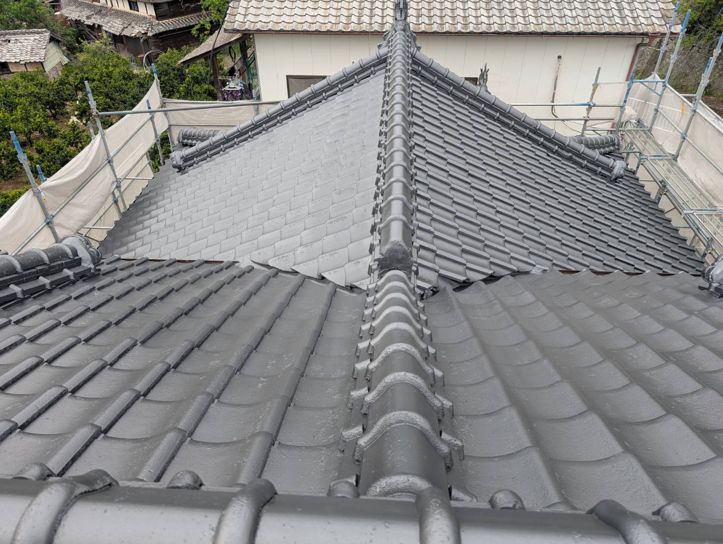 熊本市の屋根塗装 完成後の美しい瓦屋根の仕上がり