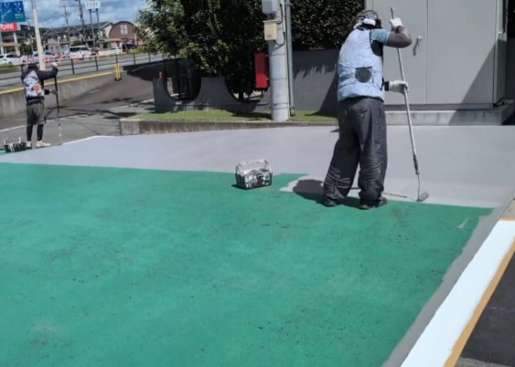 熊本市 自動車販売店 展示スペース 床 上塗り１回目